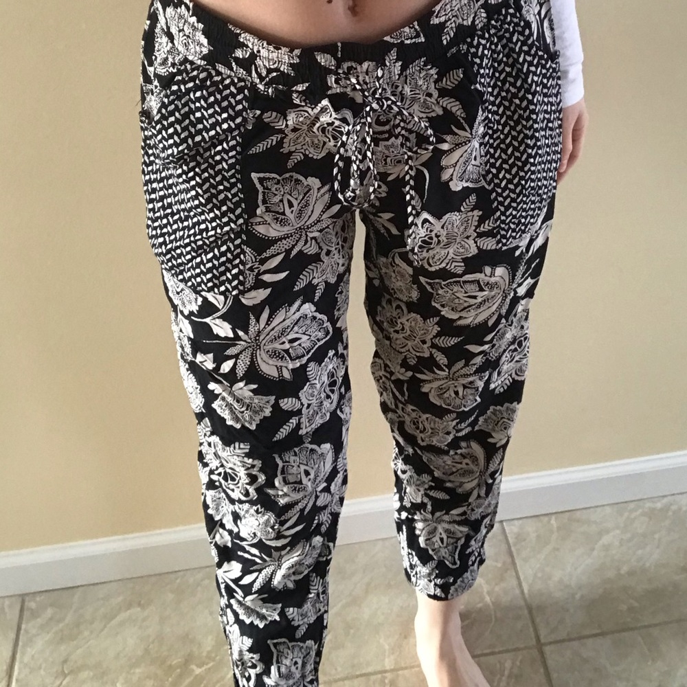 AEO Patterned Flowy Pants